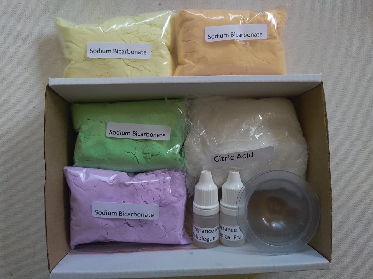Bath bomb kit. Makes 6 bath bombs - Image 1