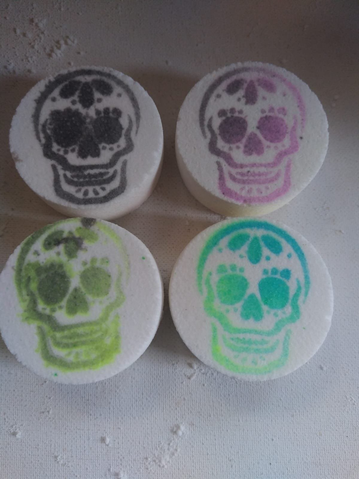 Hidden centre bath bomb - Image 1