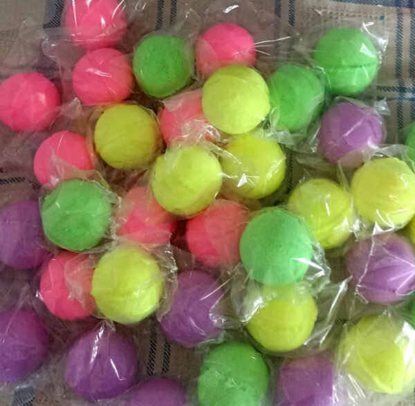 Individual small bath bombs