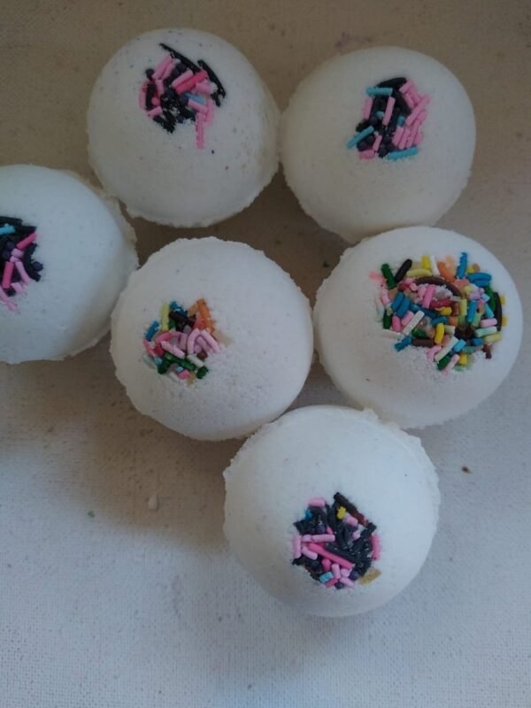 Magic colour bath bombs
